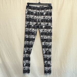 B-132 LuLaRoe Black & White Elastic‎ Waist Leggings Size OS